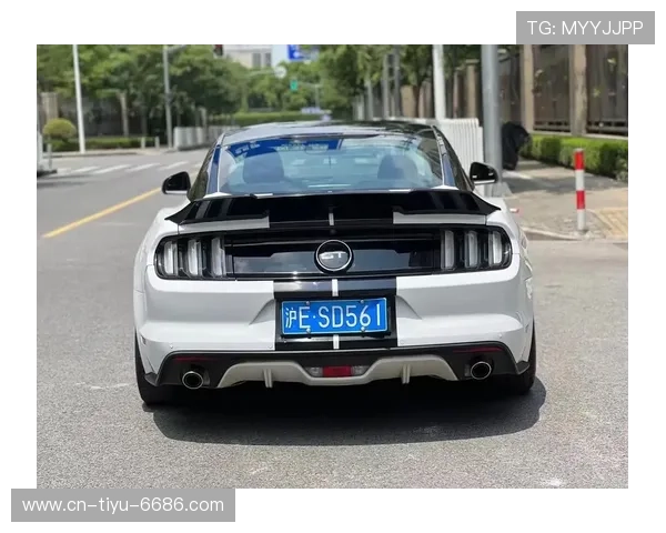 16款福特野马改装激光大灯,一匹脱缰的野马,潇洒驰骋在天地间